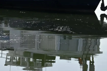 NAJ MENEJ 13 DETÍ ZAHYNULO PRI PREVRÁTENÍ LODE NA GANGE