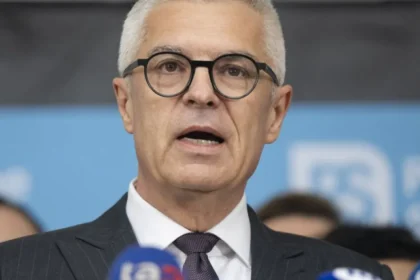 Opozícia kritizuje Blanára za cestu do Moskvy