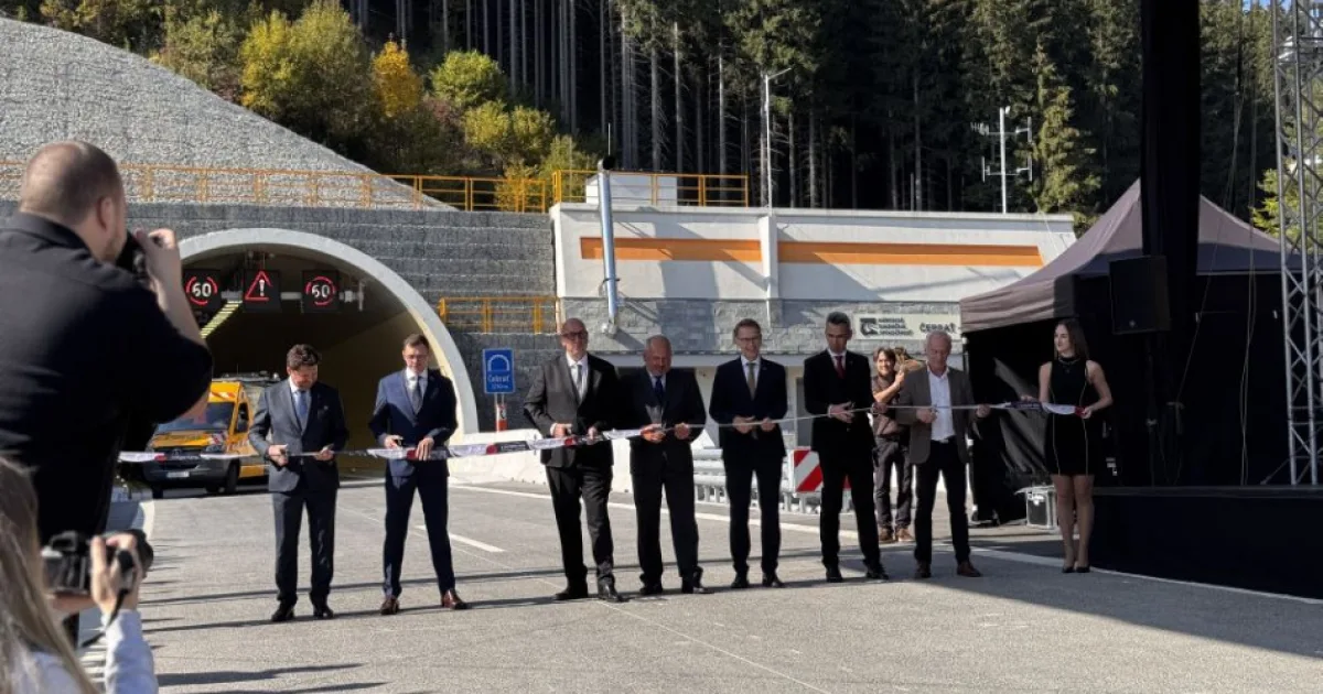 Otvorili nový úsek diaľnice D1 pri Hubovej