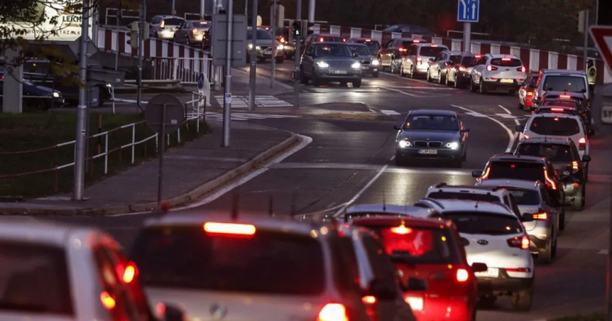 Polícia pred Dušičkami upozorňuje na bezpečnosť na cestách