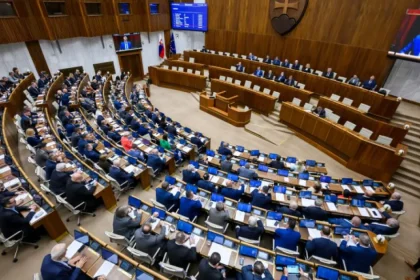 Poslanci piaty deň pokračujú v diskusii o návrhu rozpočtu na rok 2027