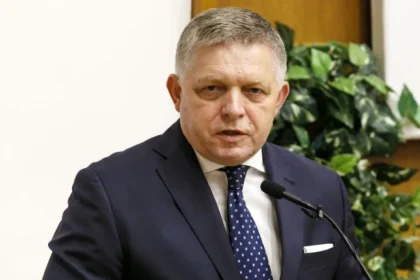 Premiér žiada odstrániť sochu D. Trumpa z Európskeho parlamentu