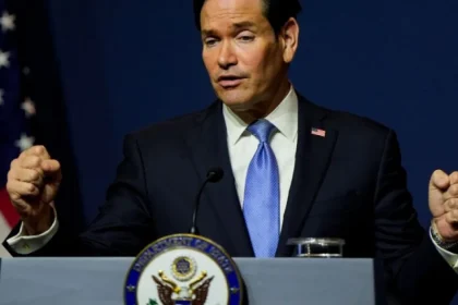 Rubio rokoval s Lavrovom o možnom stretnutí Trumpa a Putina