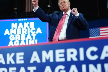 Trump: Zelenského treba pri mierových rokovaniach nahradiť