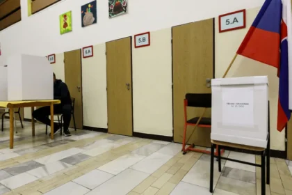Voľby v Bratislave prebiehajú pokojne a bez incidentov