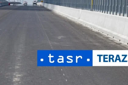 Zrážka kamióna s turistickým autobusom: 13 mŕtvych